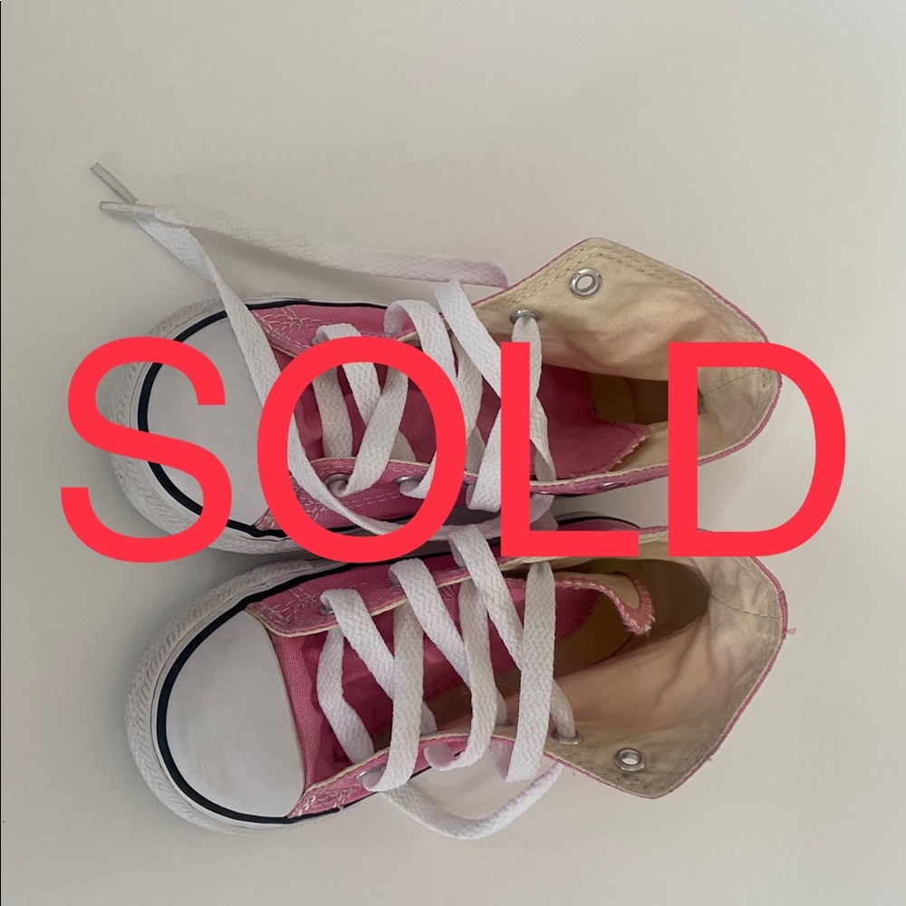 Girls size 9 pink converse